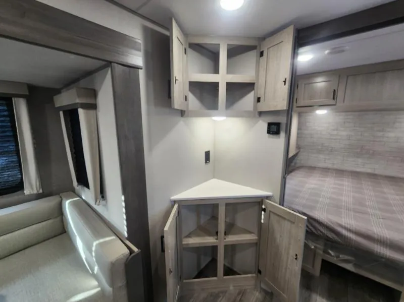 2026 Coachmen Catalina Legacy Edition 273DBHCK, Photos photo 17