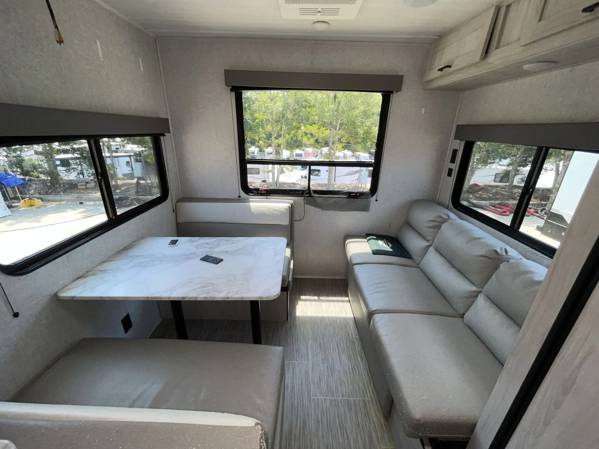2022 East to West Silver Lake 20KRD — living area main