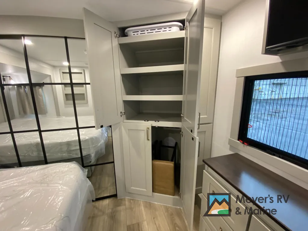 2026 Brinkley Model G 3950, Photos photo 36