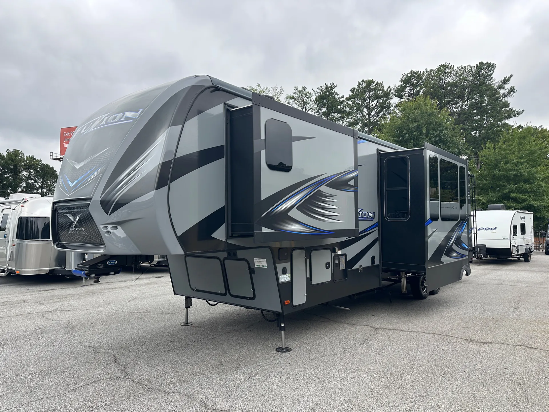 2017 Keystone Fuzion 345 - Photo 3
