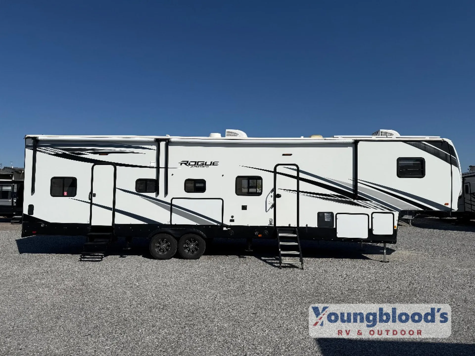 2020 Forest River Vengeance Rogue Armored 371 - Photo 3