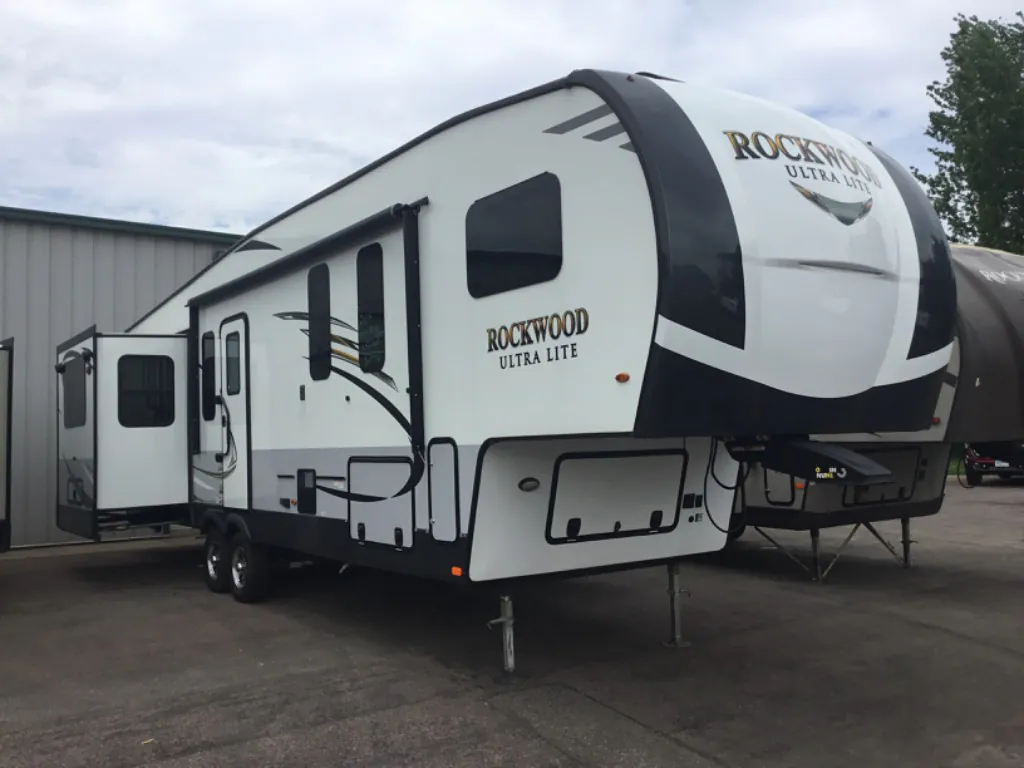 2019 Forest River Rockwood Ultra Lite 2896MB - Photo 2