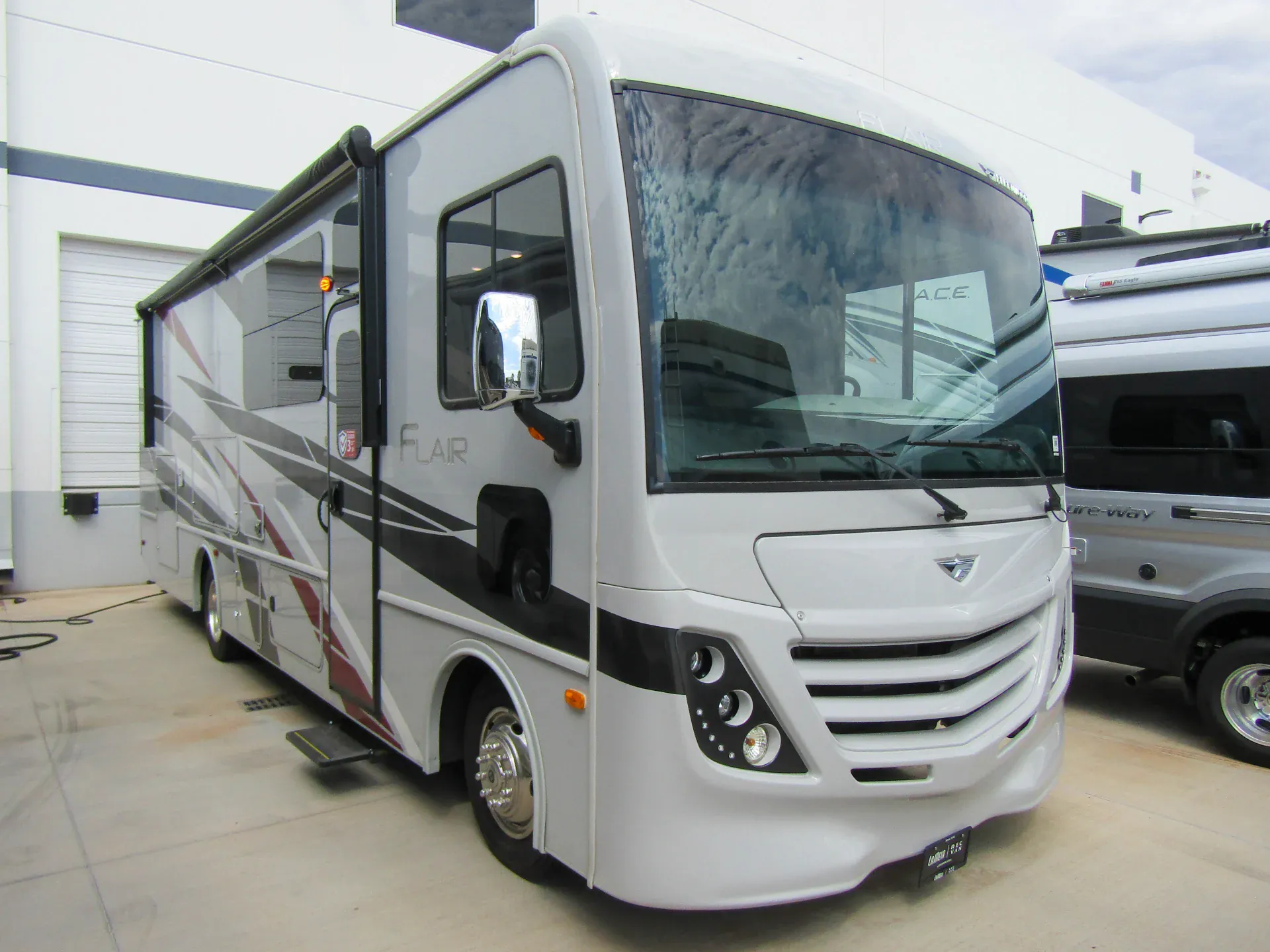 2024 Fleetwood Flair 29M - Photo 2