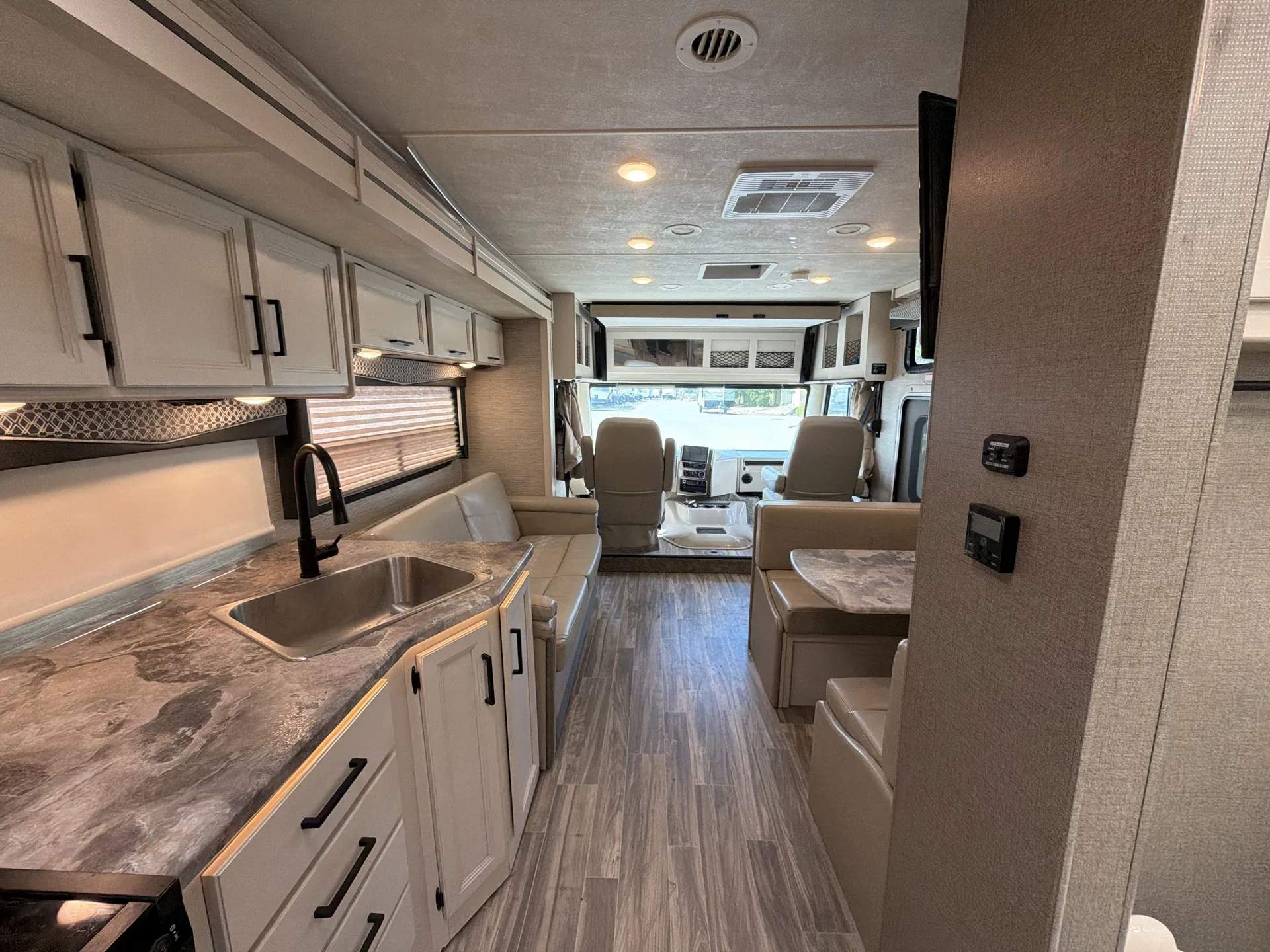 2021 Thor Motor Coach A.C.E 29.5 - Photo 4