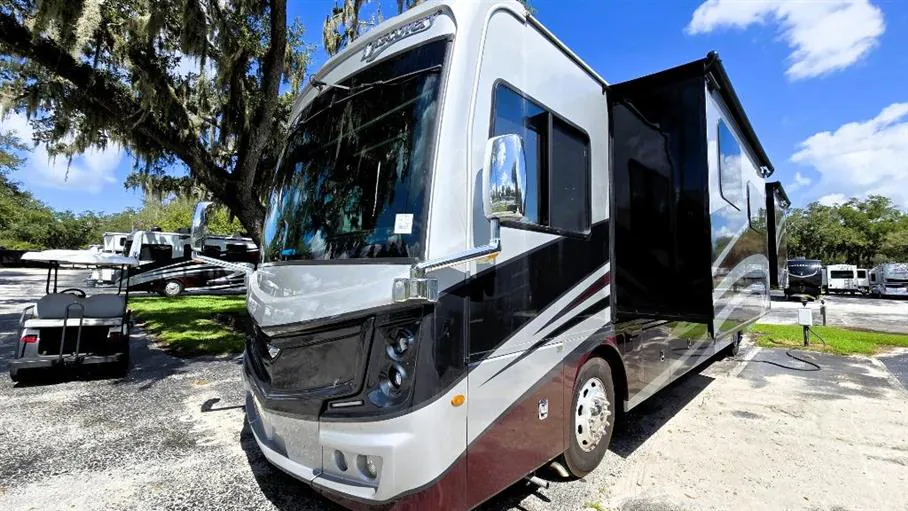 2024 Fleetwood Discovery 38W - Photo 4