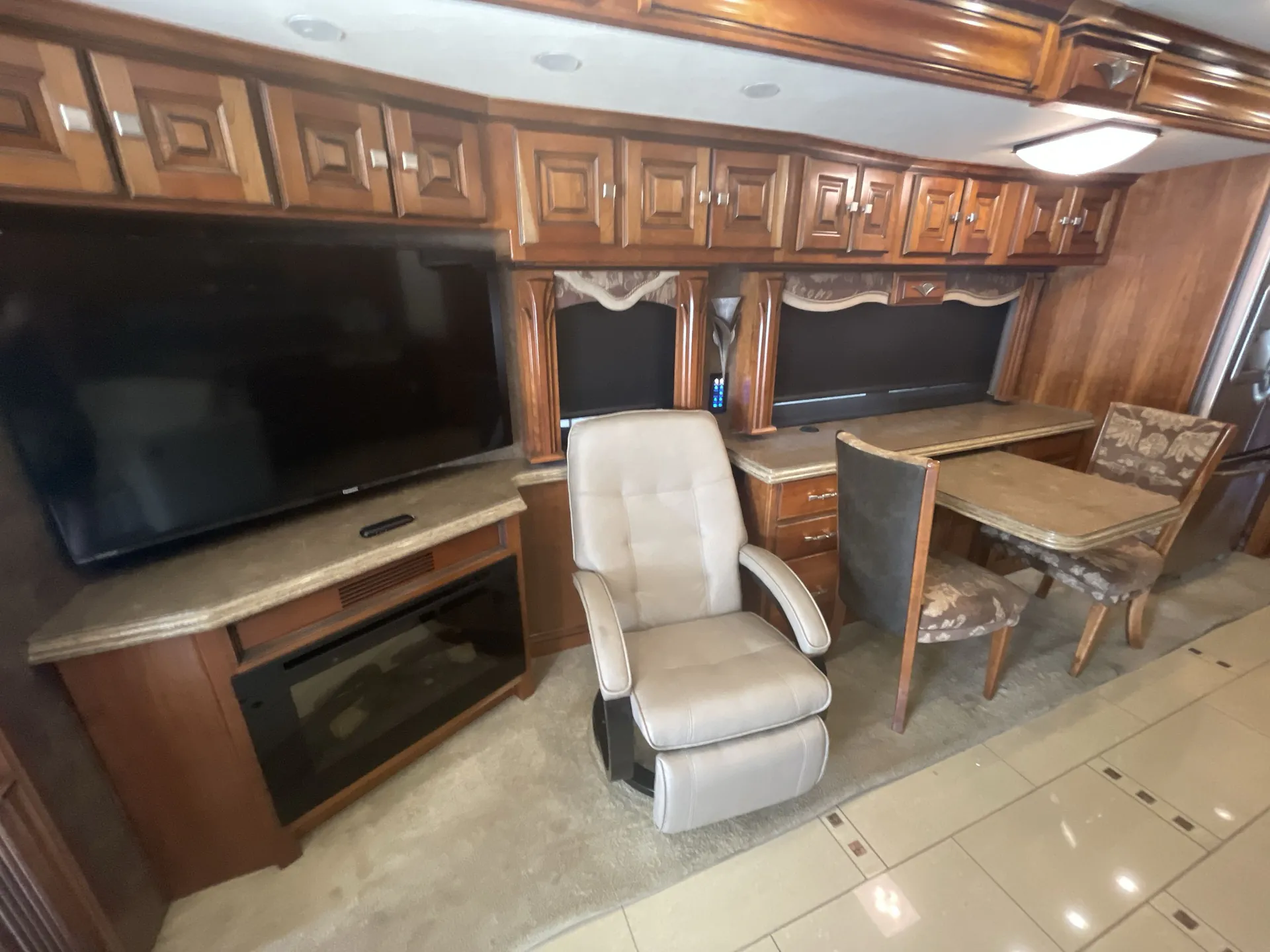 2015 Tiffin Allegro Bus 40 SP — living area main