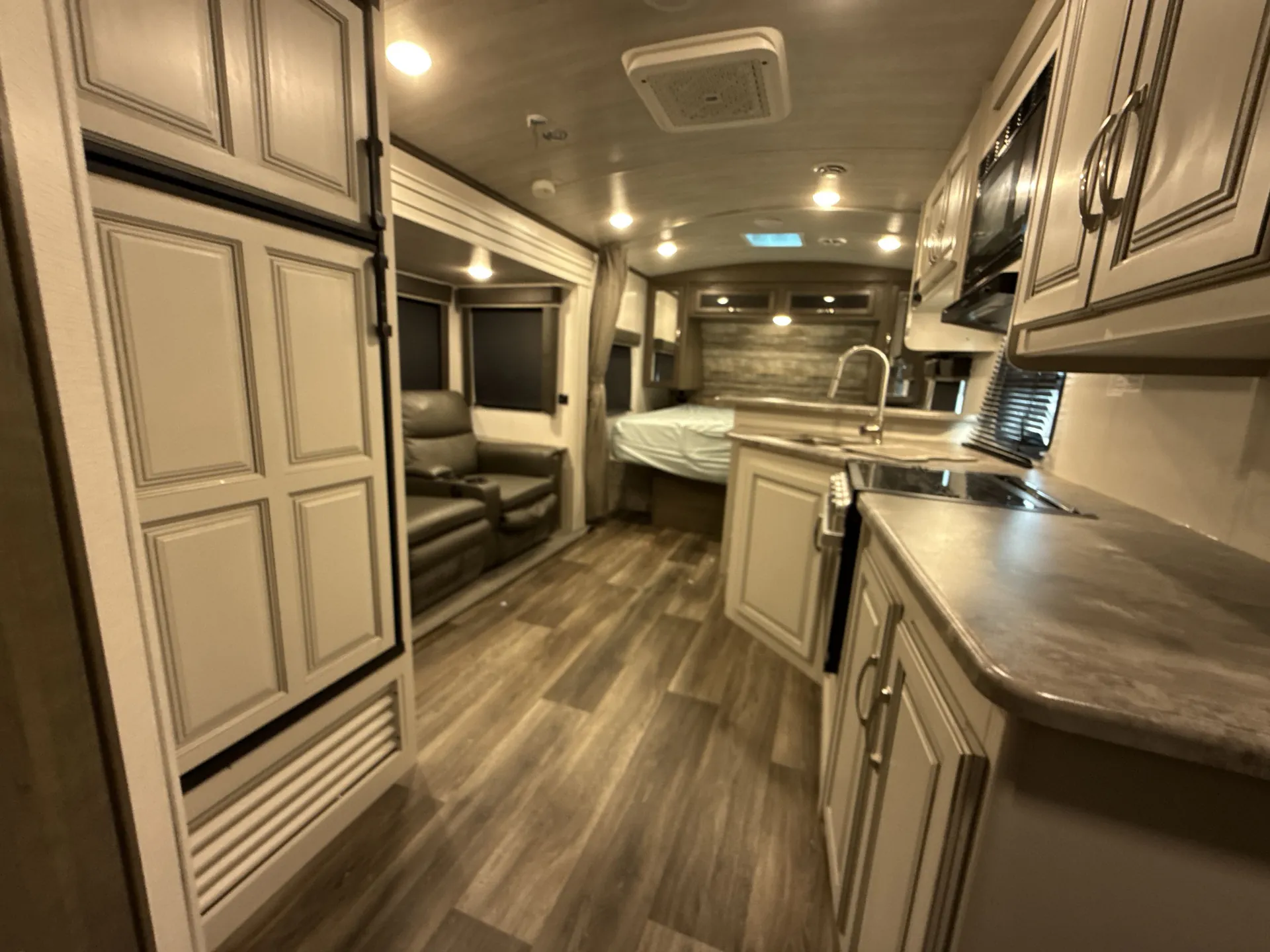 2022 Keystone Cougar Half-Ton 22RBSWE — living area main