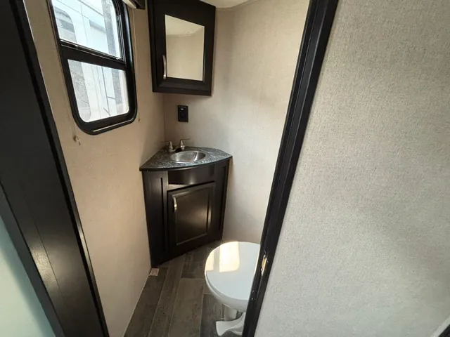 2018 Dutchmen Voltage Triton 3551, Photos photo 28