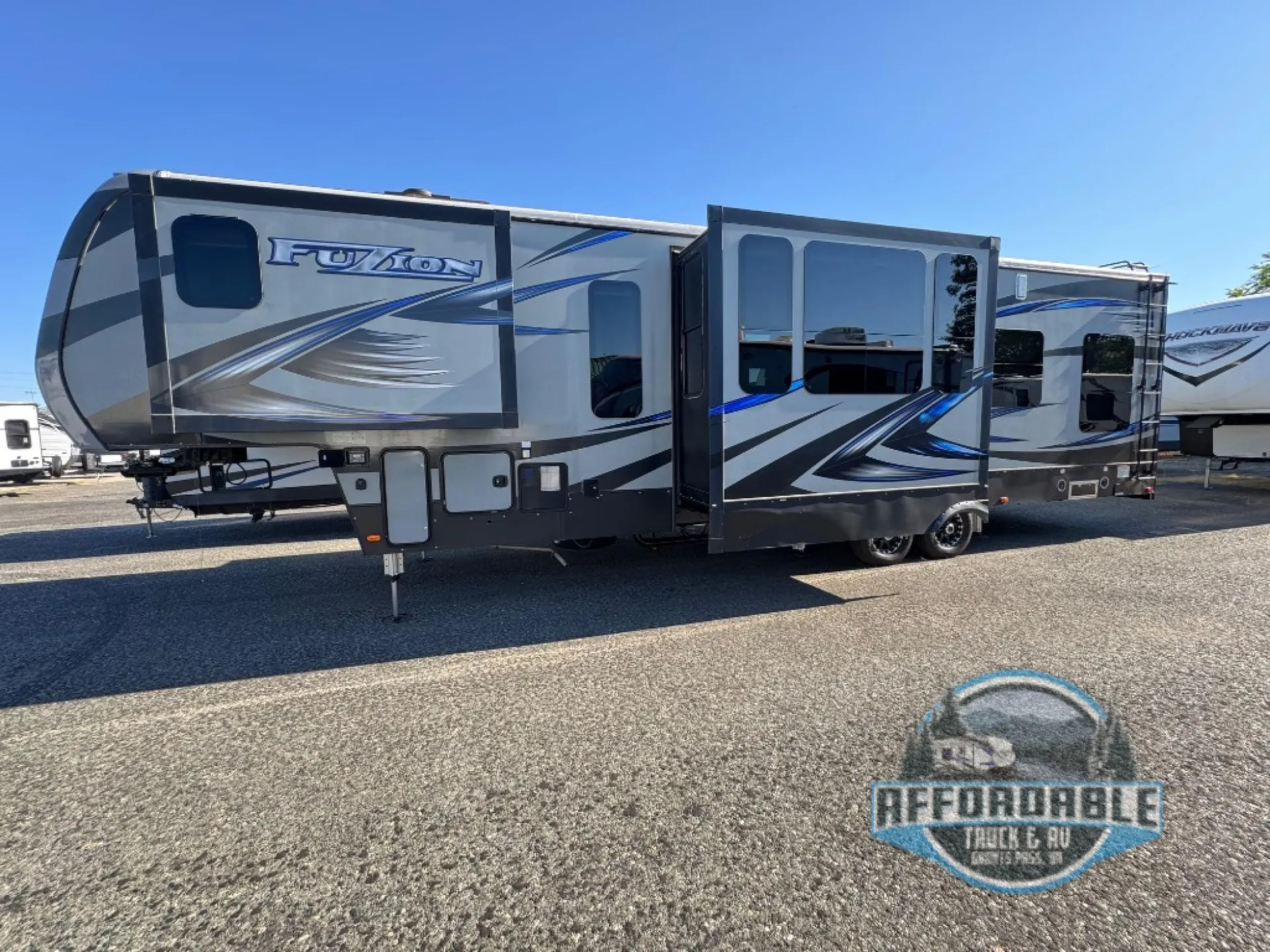 2017 Keystone Fuzion 384 — Photo 1