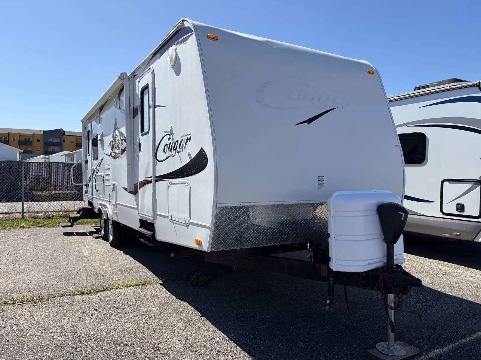 2010 Keystone Cougar Half-Ton 27RLS - Photo 2