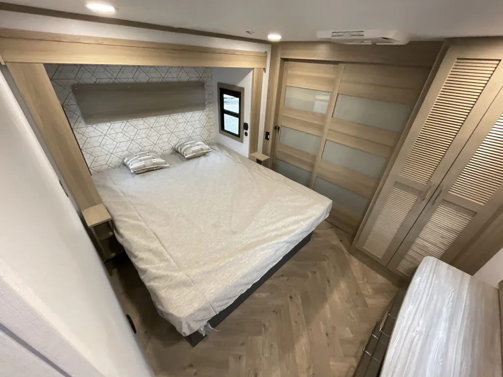 2026 Keystone Raptor 441, Photos photo 11
