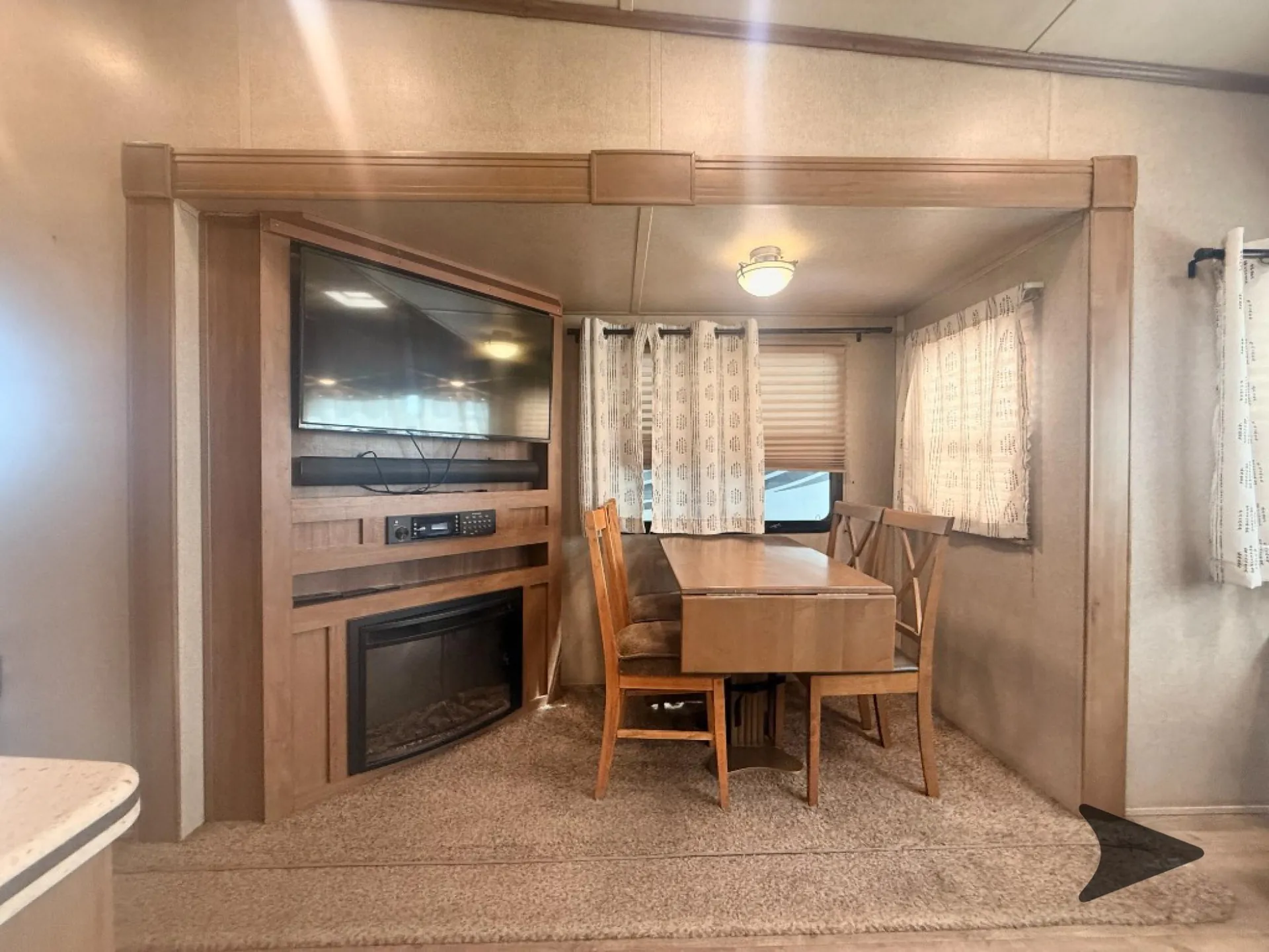 2018 Forest River Rockwood Signature Ultra Lite 8299BS - Photo 4