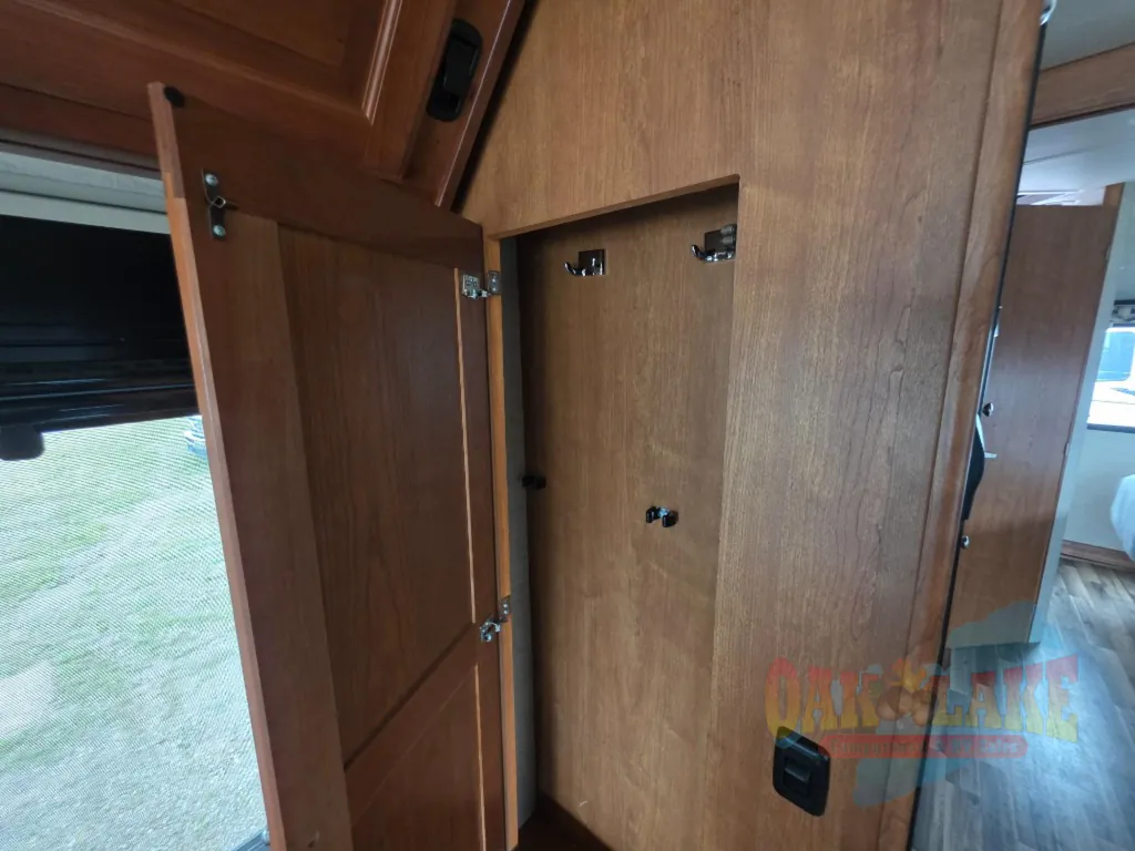2018 Winnebago Sunstar 27P, Photos photo 20