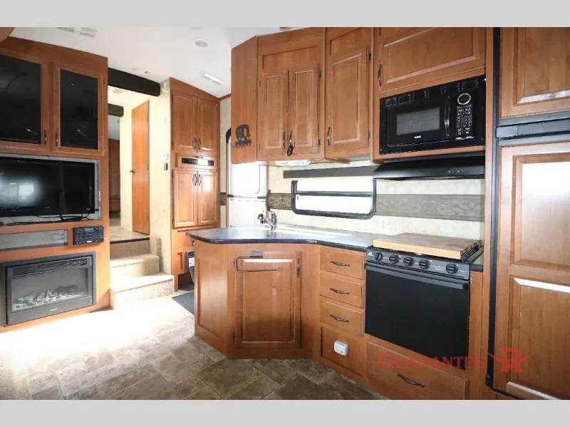 2013 Keystone RV Montana High Country 338DB - Photo 4