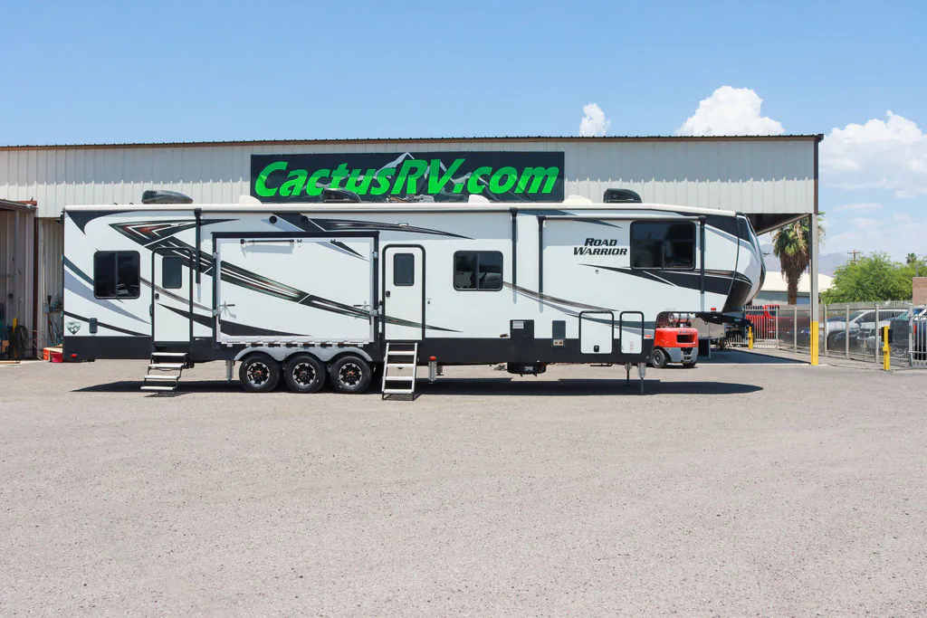 2021 Heartland Road Warrior 4275 - Photo 2