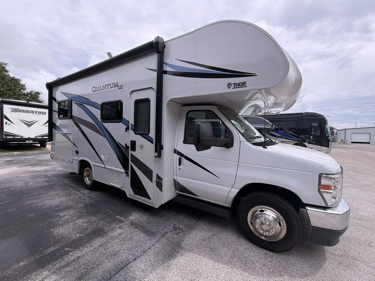 2024 Thor Motor Coach Quantum LC LC22 - Photo 2