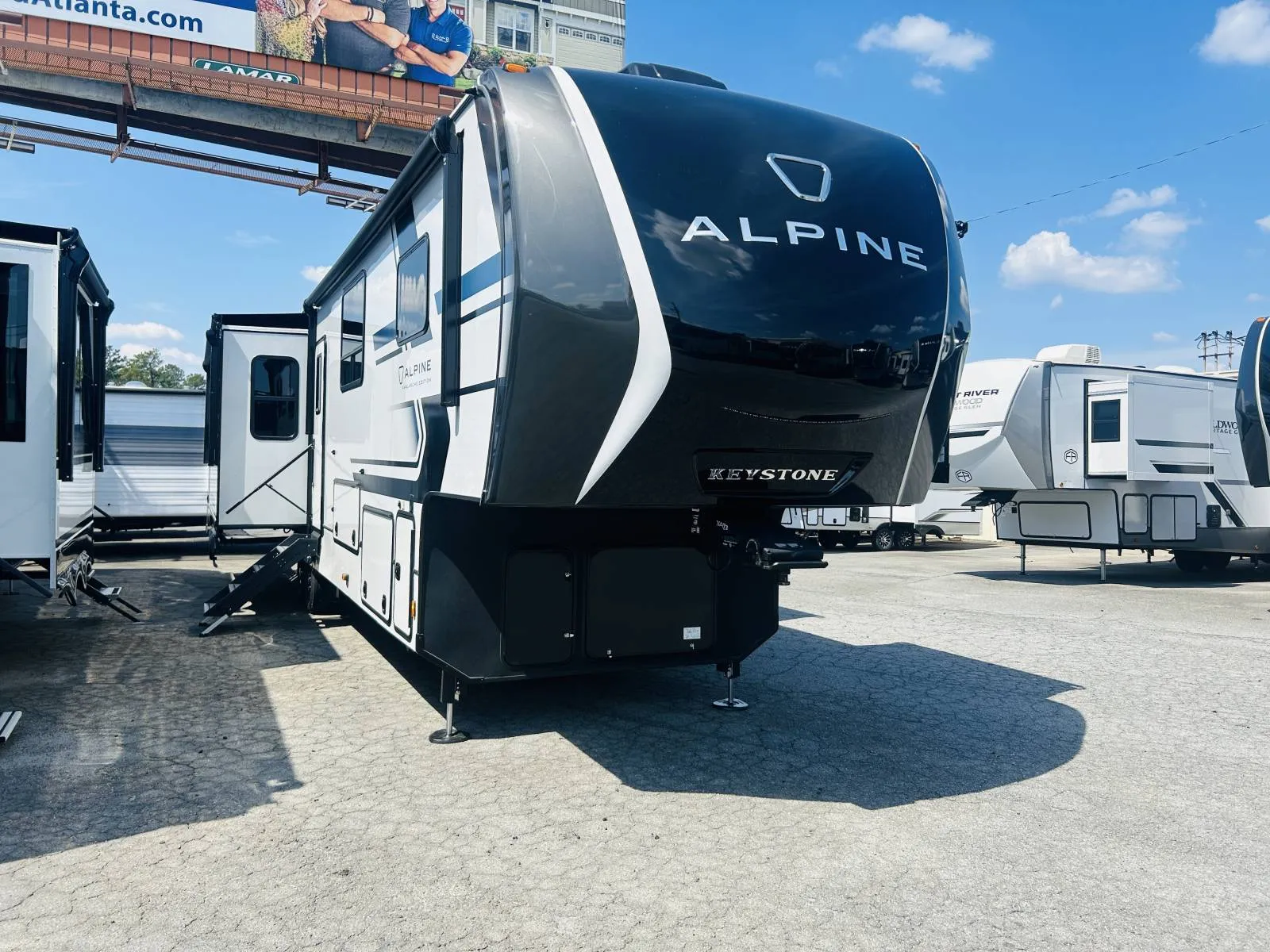 2026 Keystone Alpine Avalanche Edition 379MB - Photo 2