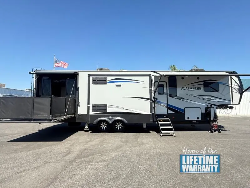 2019 Keystone Avalanche 385BG - Main photo