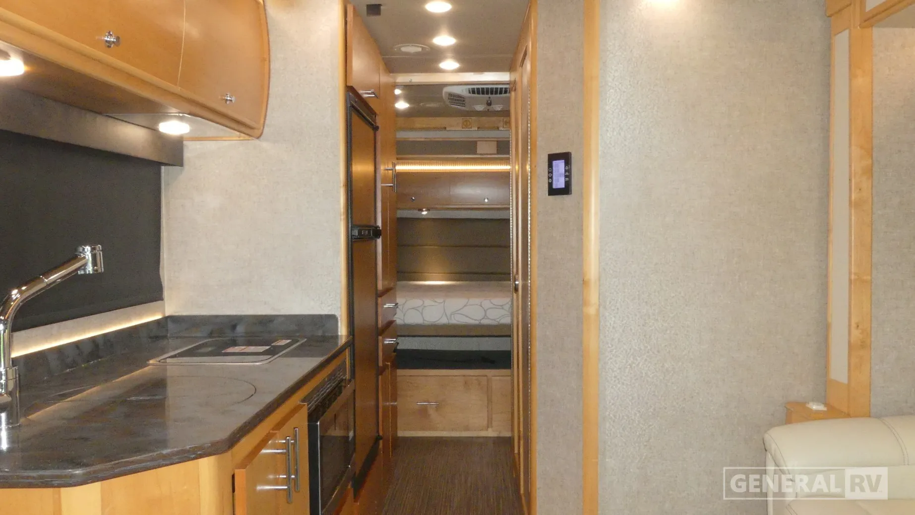 2017 Tiffin Wayfarer 24QW - Photo 3