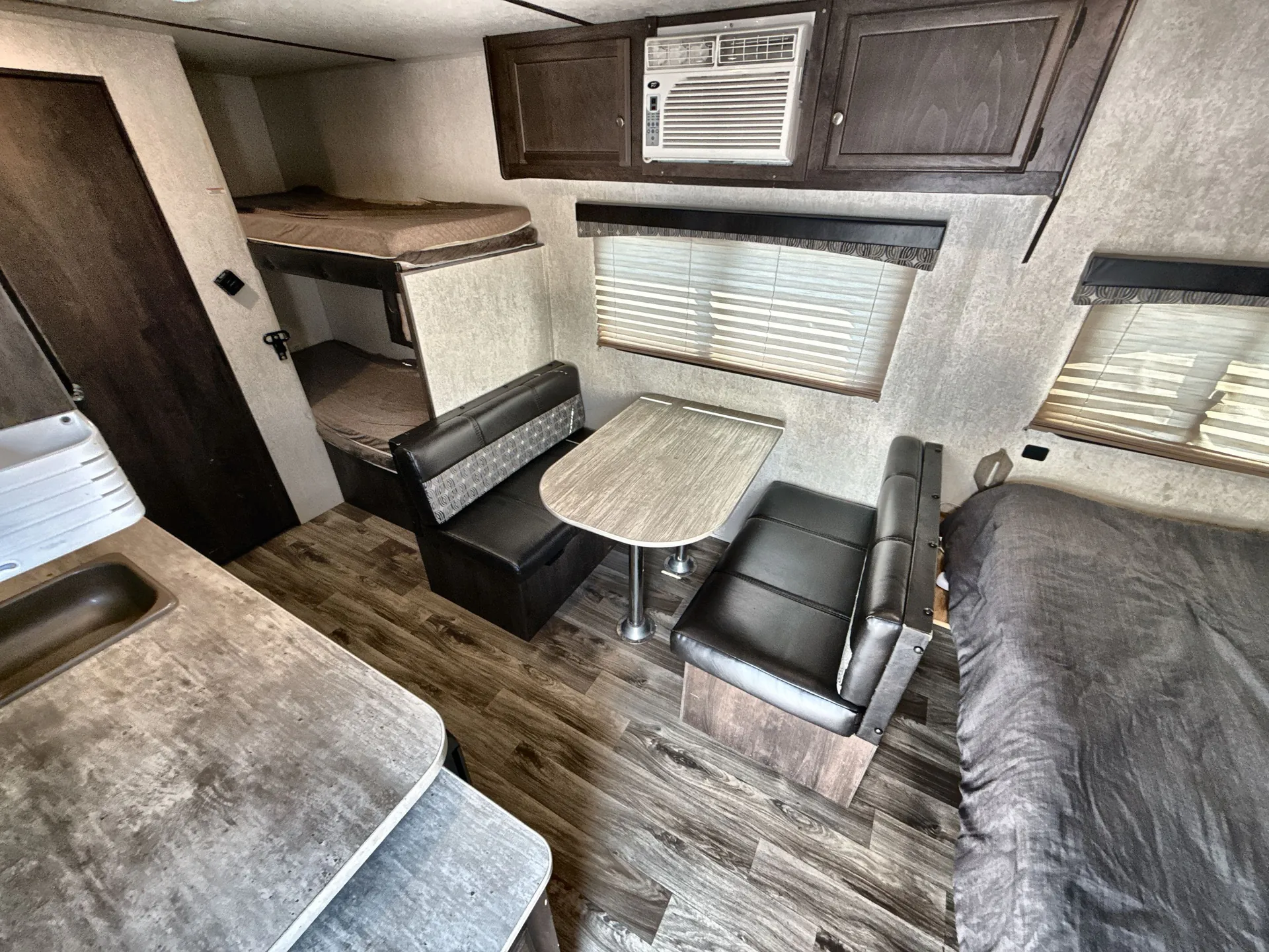 2018 Starcraft Autumn Ridge 19BH — living area main