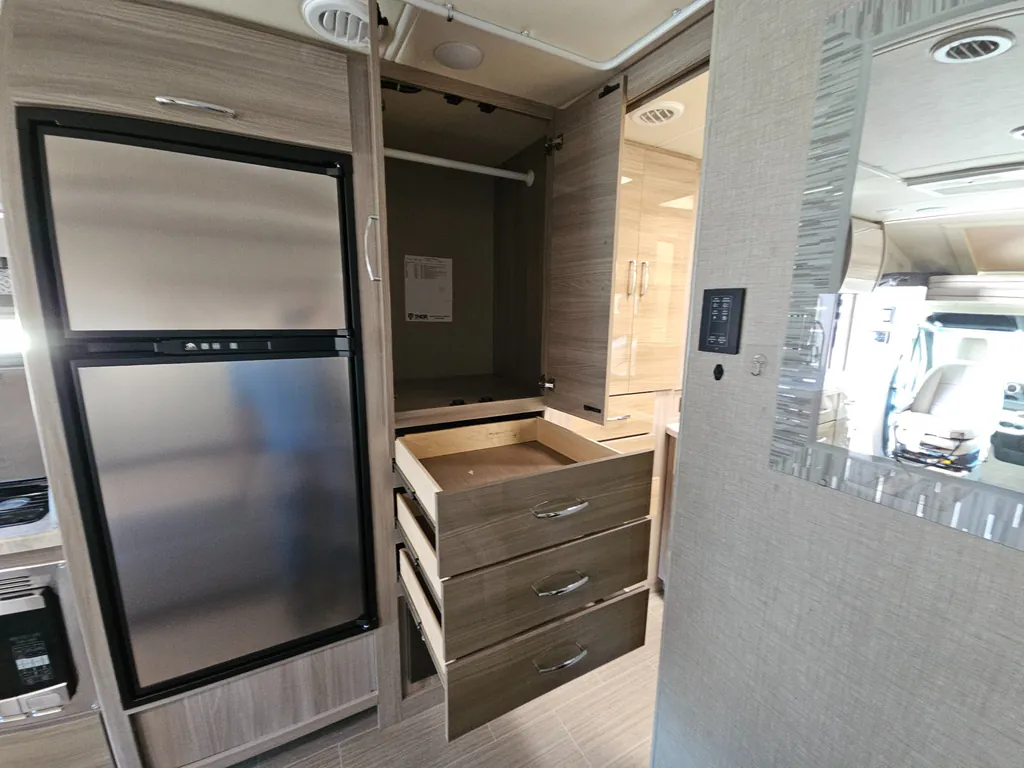 2021 Thor Motor Coach Tiburon 24FB, Photos photo 15