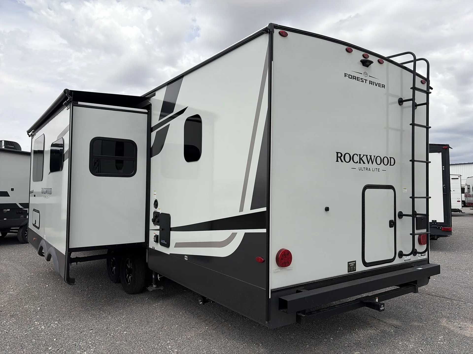 2027 Forest River Rockwood Ultra Lite 2706BH — off campside