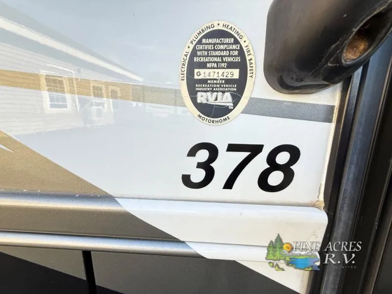 2015 Forest River RV Georgetown XL Used    378TSF GAS (Only 21,134 KM) - Photo 2