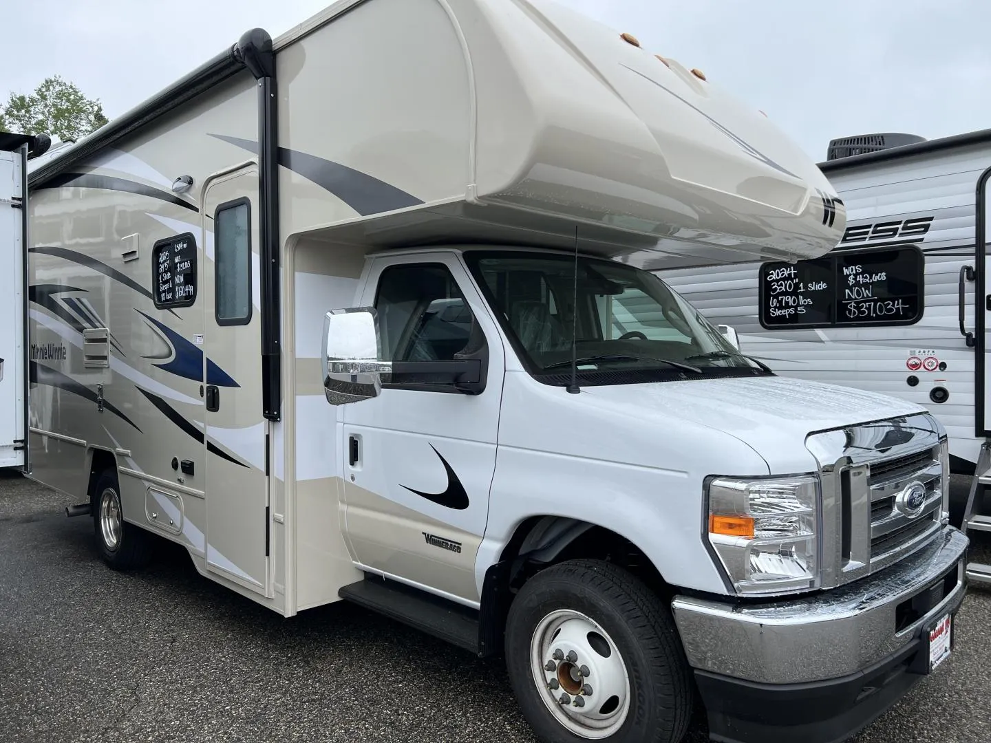 2025 Winnebago Minnie Winnie 22M - Photo 3