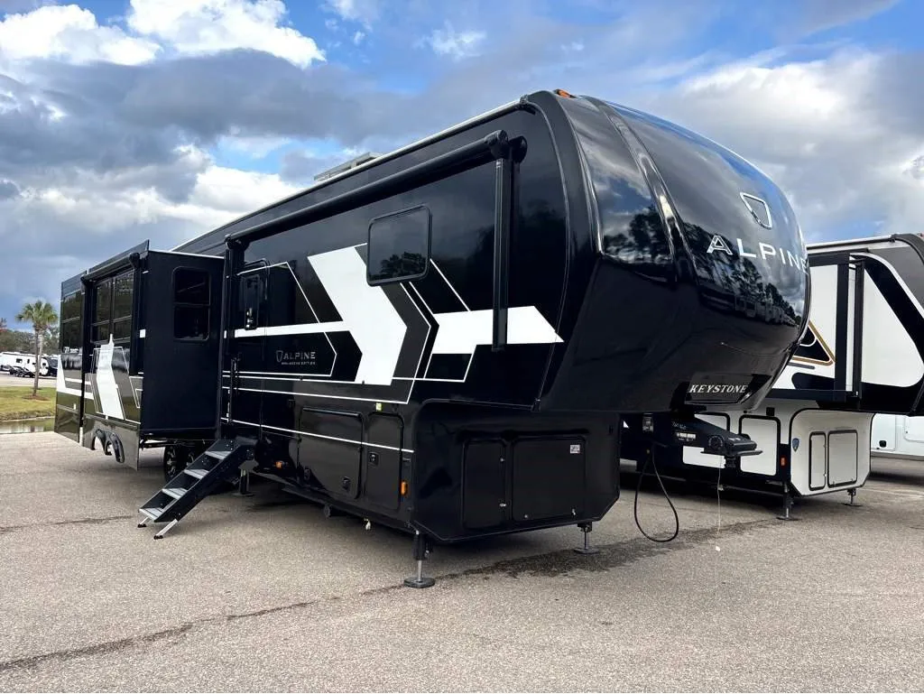 2026 Keystone Alpine Avalanche Edition 366LS - Photo 3