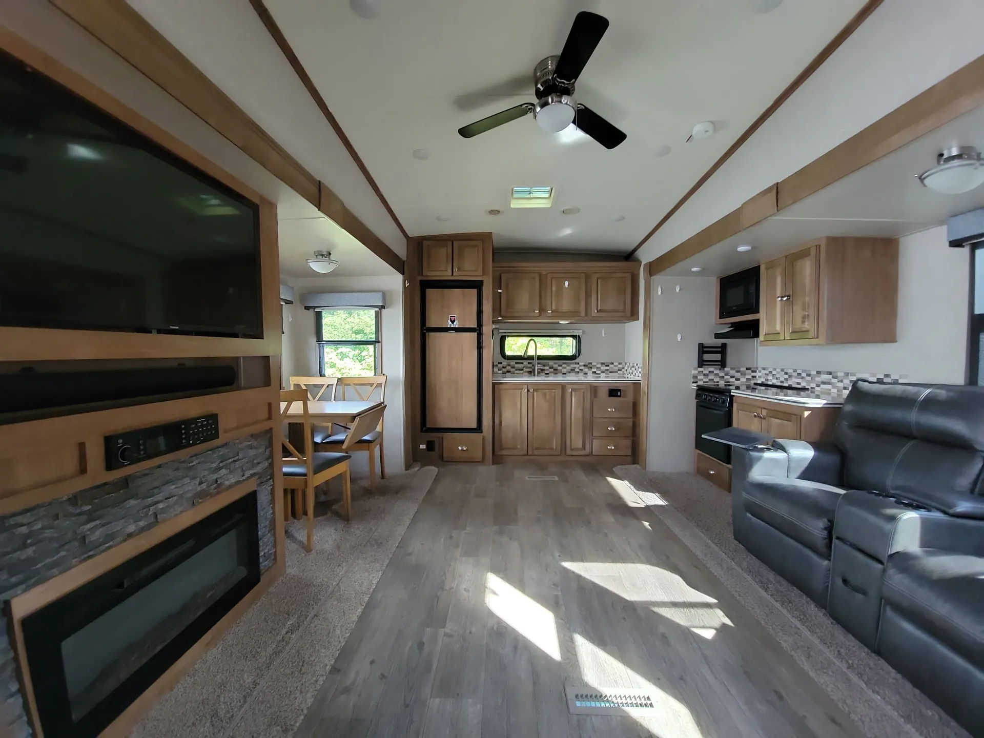 2018 Forest River Rockwood Signature Ultra Lite 8290BS — living area main