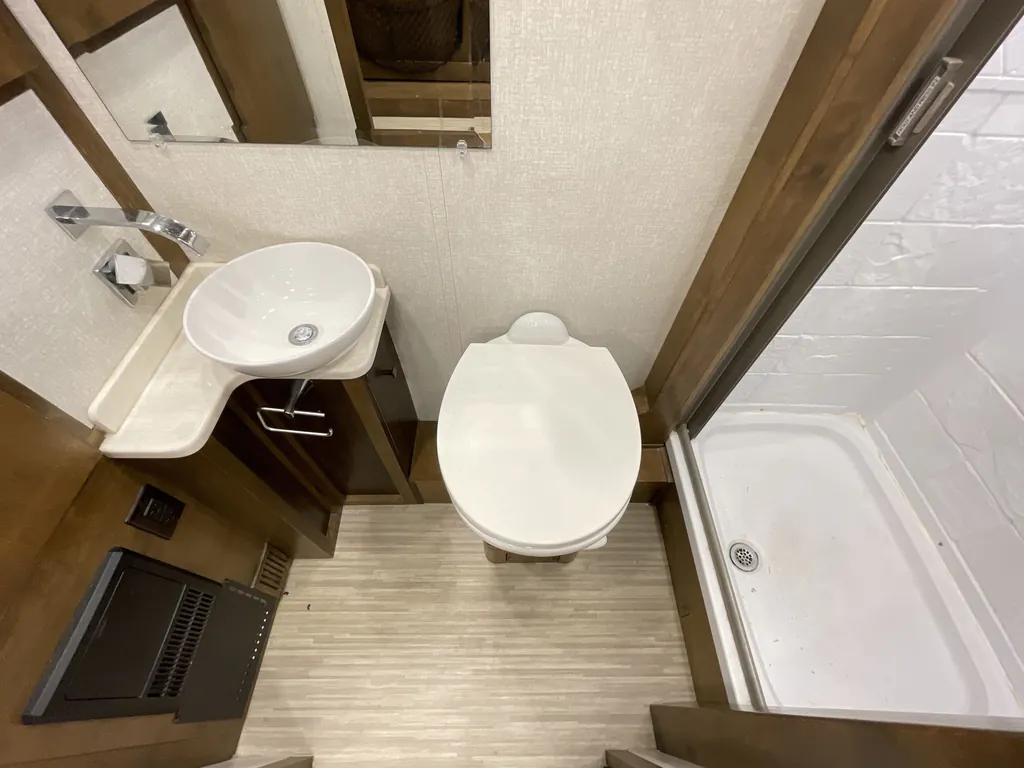 2018 Tiffin Wayfarer 24 FW, Photos photo 17