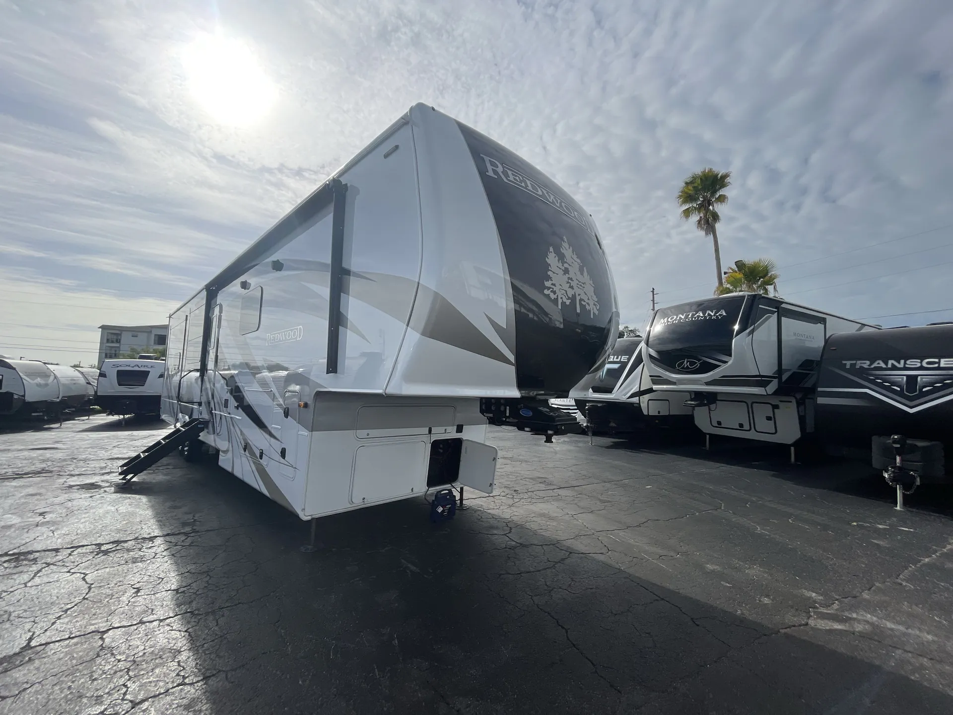 2023 CrossRoads Redwood RW4001LK