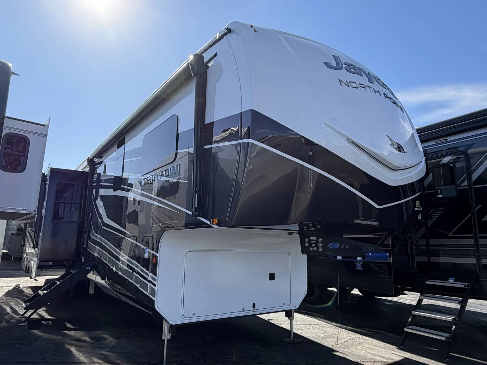 2026 Jayco North Point 381CKRE - Photo 2