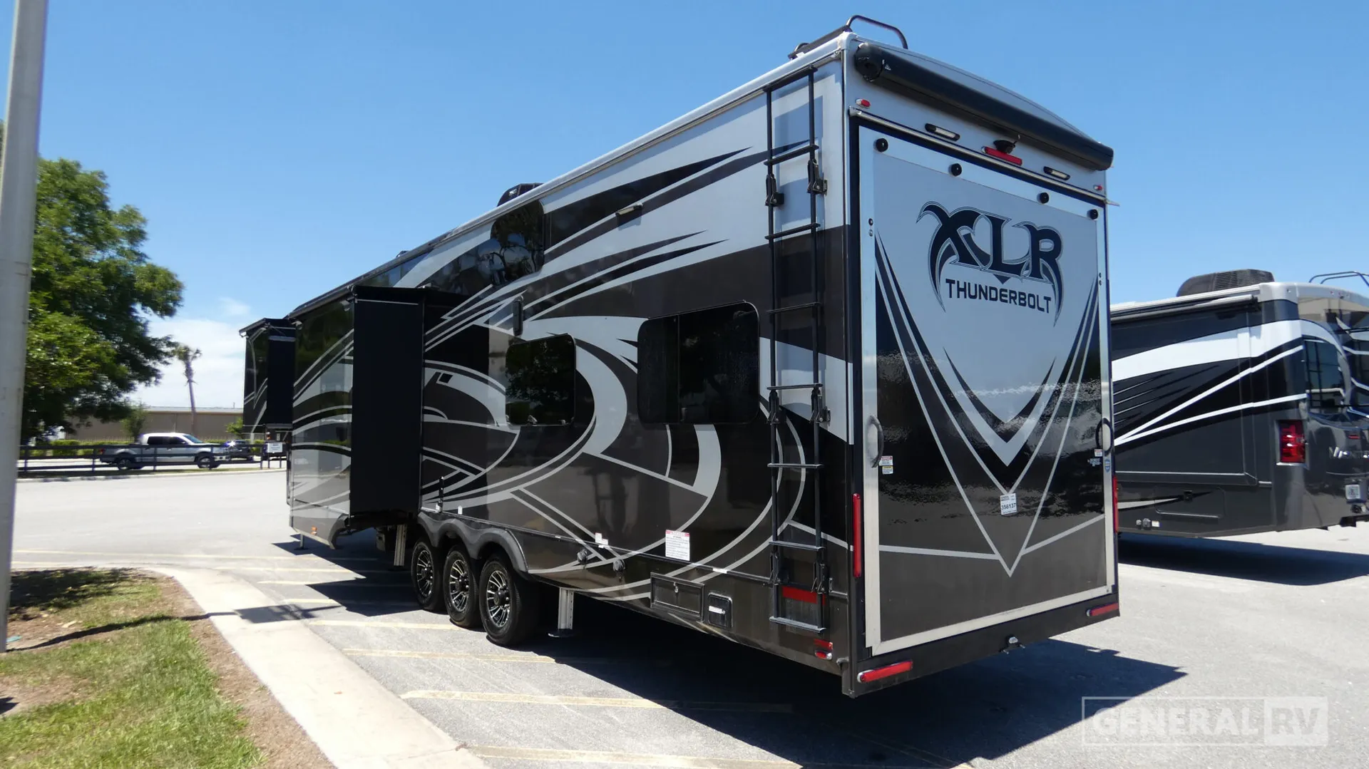 2018 Forest River XLR Thunderbolt 375AMP - Photo 4