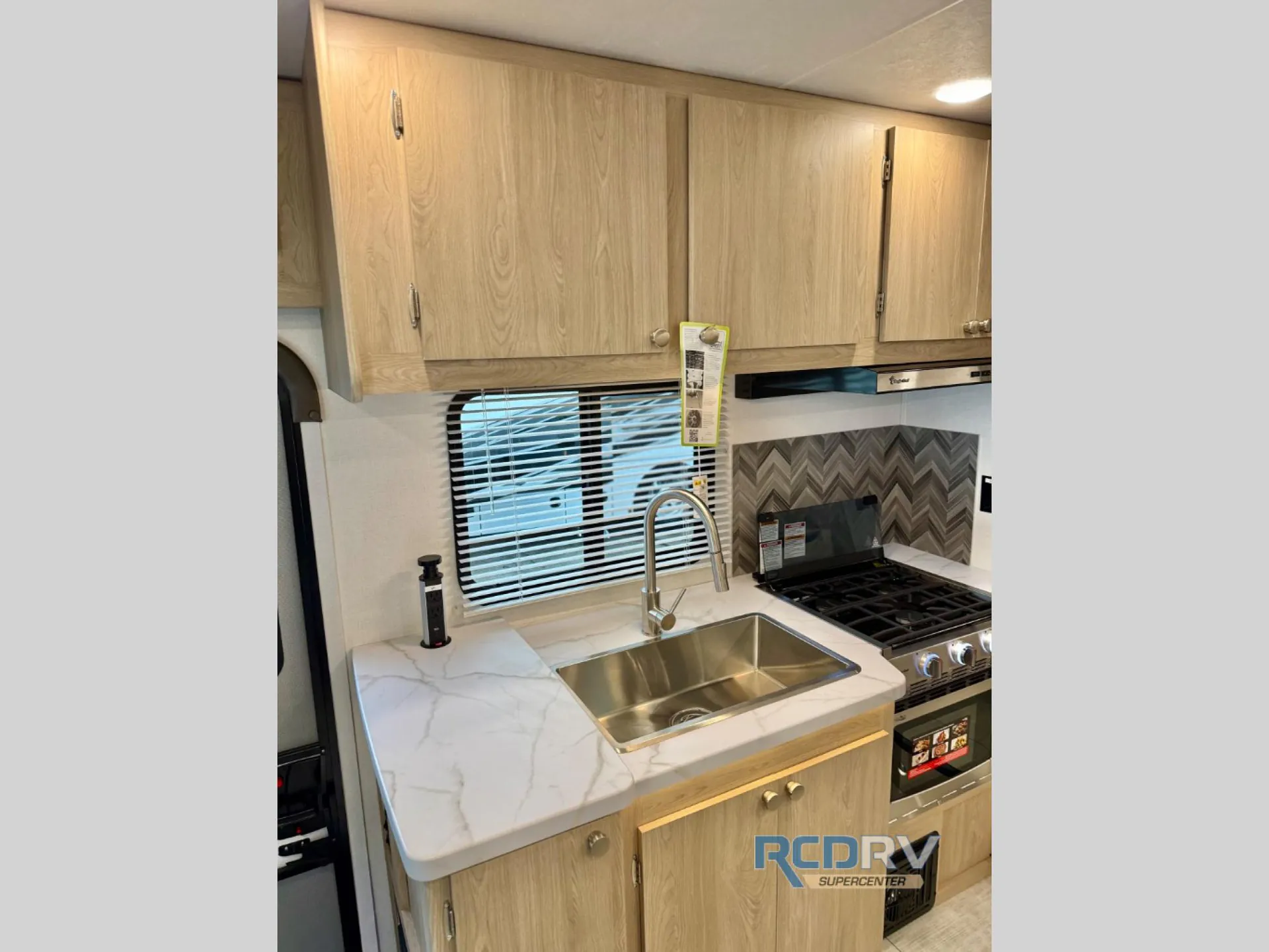2026 Coachmen Leprechaun 230FS - Ford 350 - Photo 4