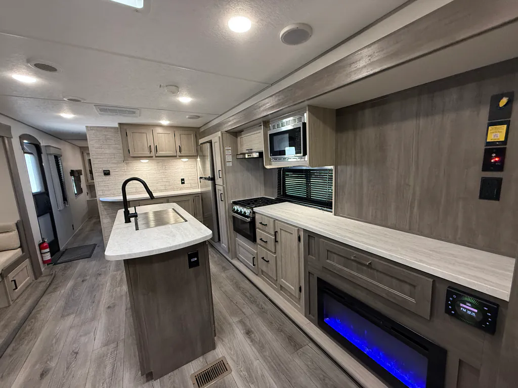 2024 Coachmen Catalina Legacy Edition 283FEDS, Photos photo 13