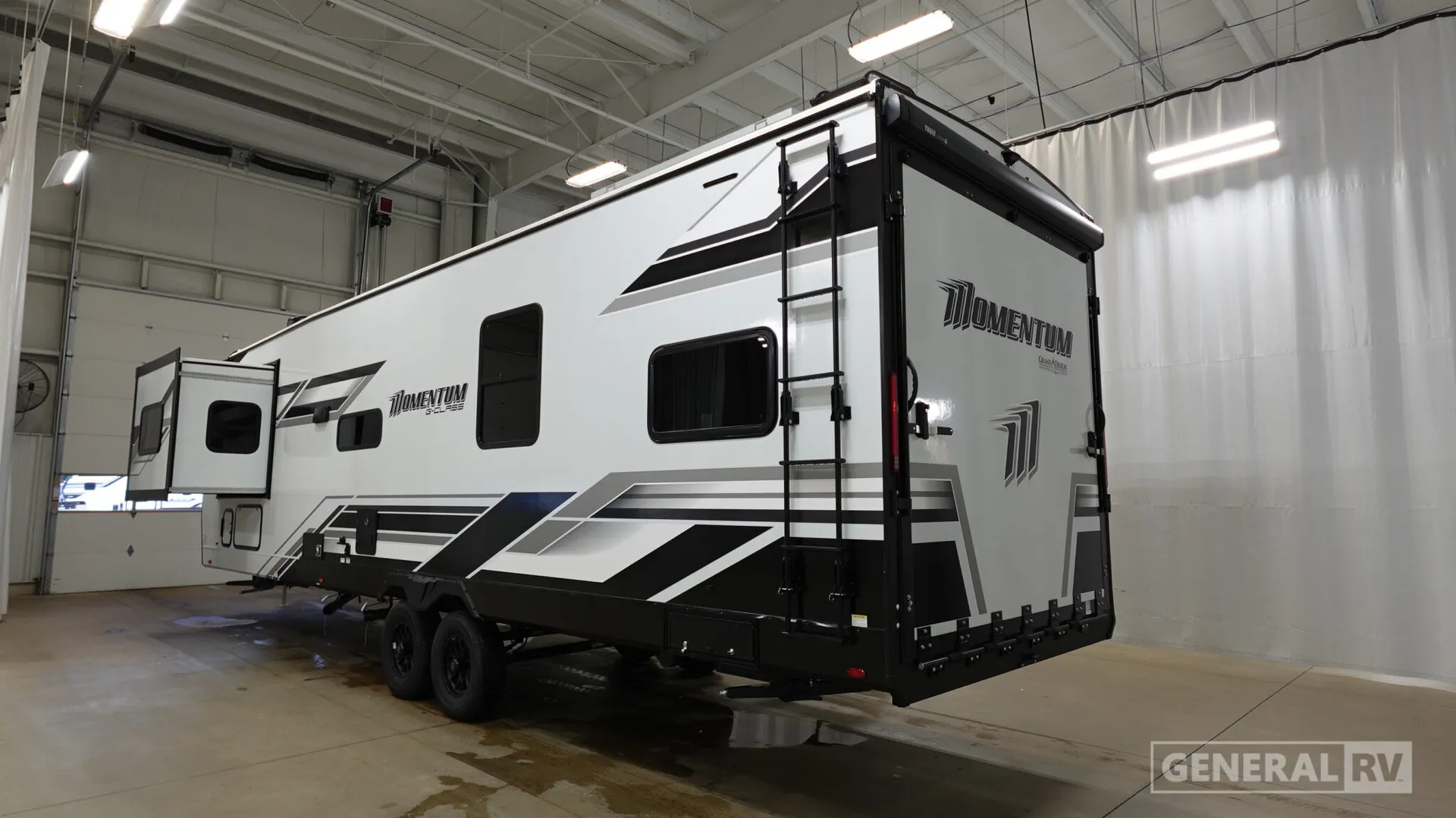 2026 Grand Design Momentum G-Class 31G - Photo 4