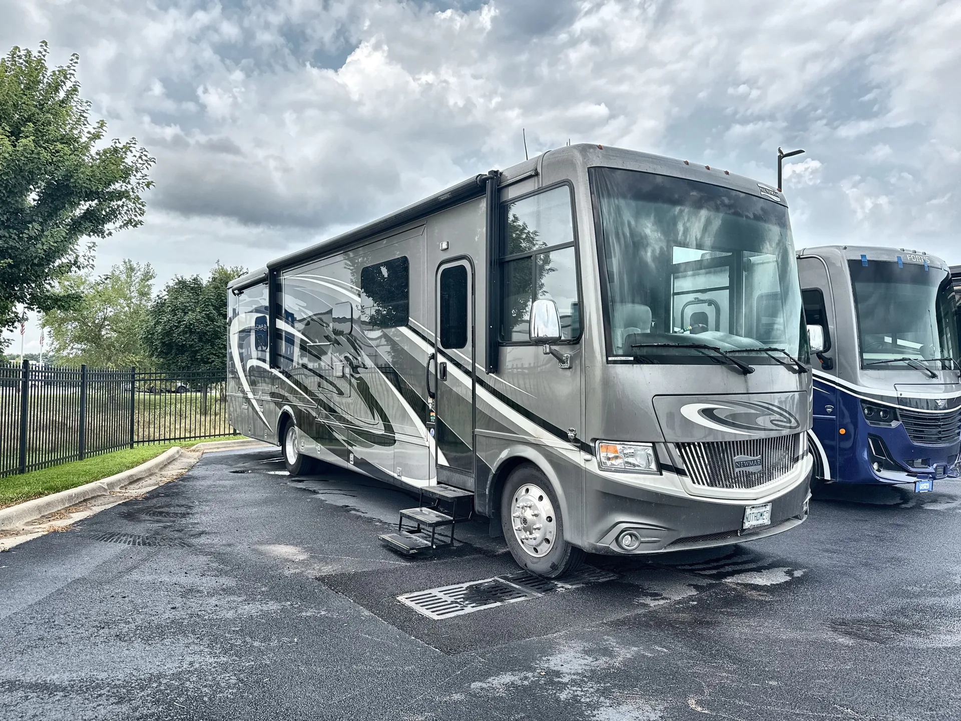2019 Newmar Canyon Star 3722 - Photo 2