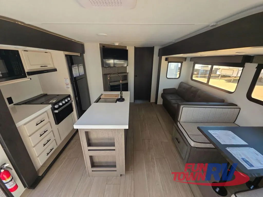 2026 Forest River Cherokee Alpha Wolf 33BH, Photos photo 10