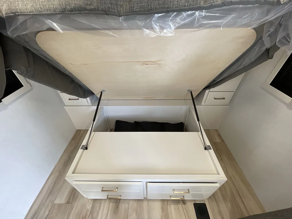 2026 Brinkley Model Ix 23X, Photos photo 9