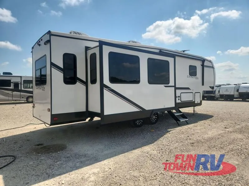 2023 Forest River RV Cardinal RED 31RL - Photo 4