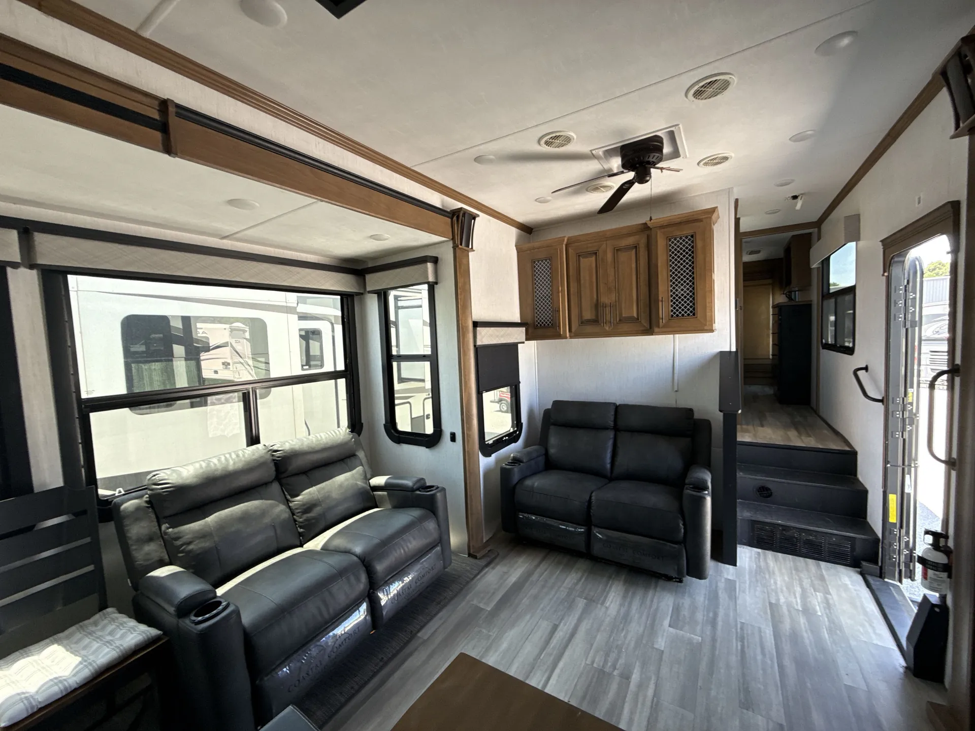 2021 Heartland Bighorn 3120RK — living area main