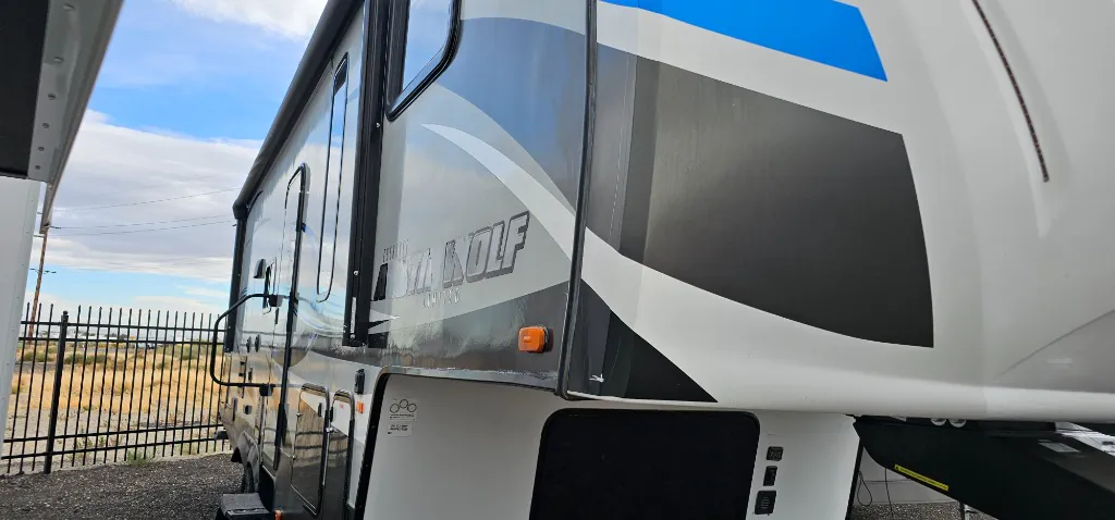 2018 Forest River Cherokee Arctic Wolf 265DBH8 - Photo 3