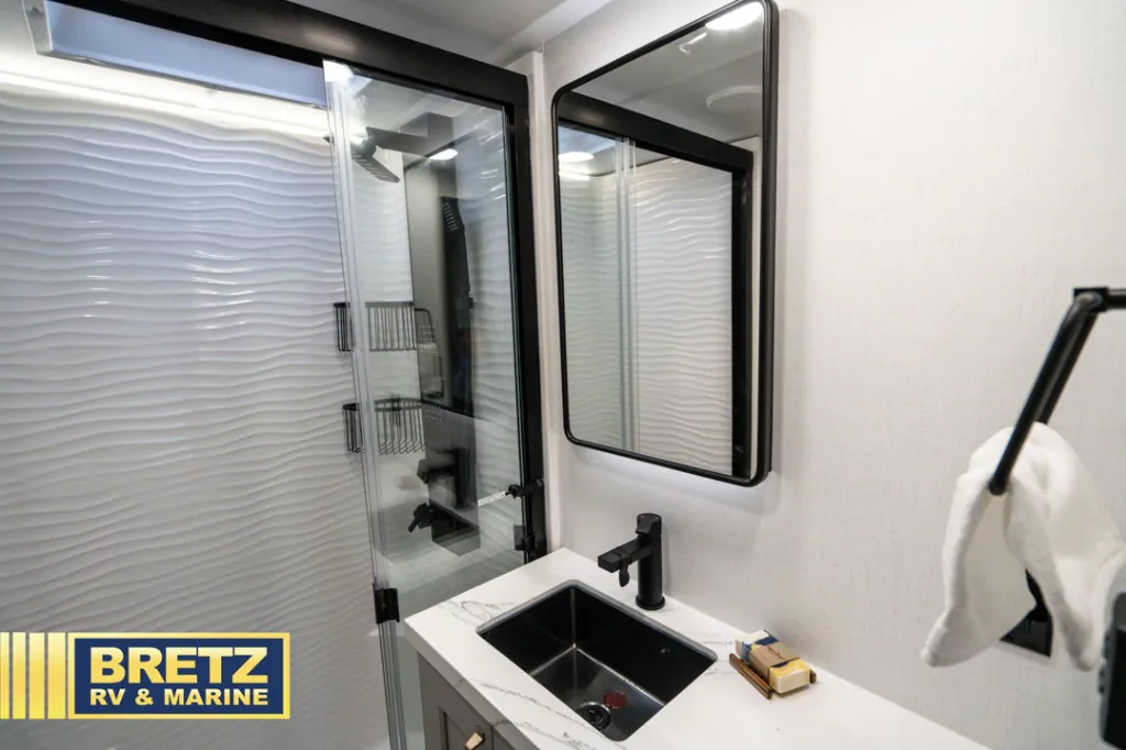 2026 Brinkley Model G 3950, Bathroom photo 5