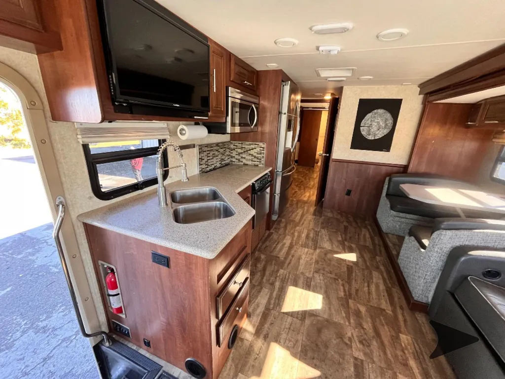 2017 Forest River Georgetown 364TS, Photos photo 16