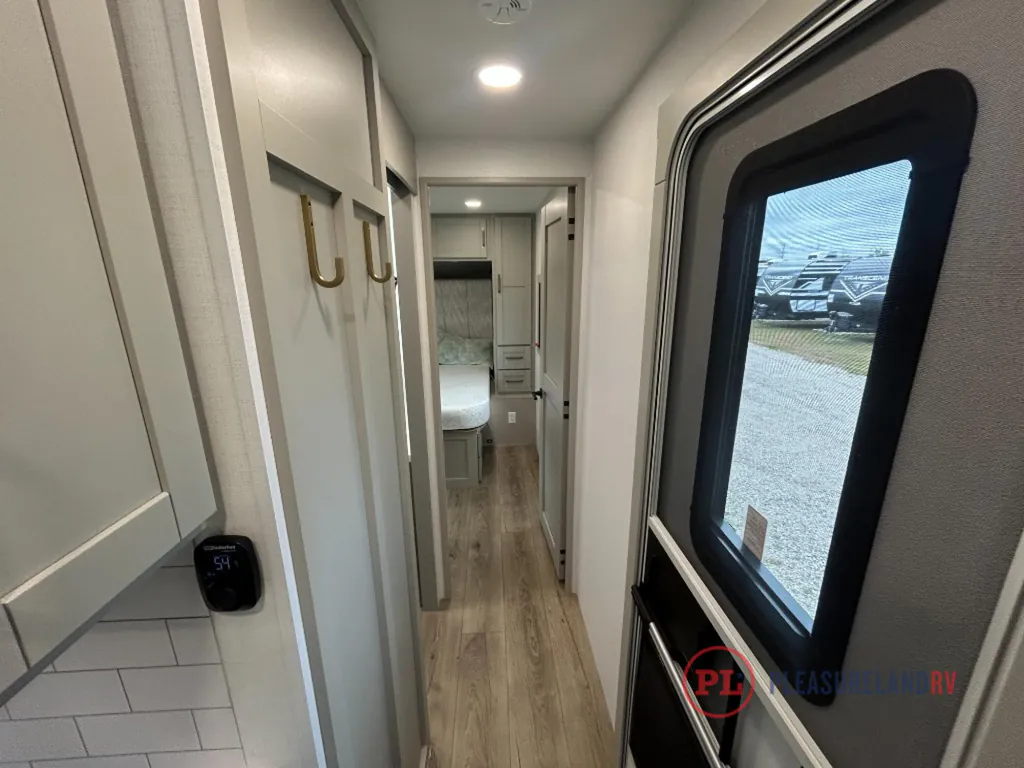 2026 Brinkley Model Z AIR 297, Photos photo 14