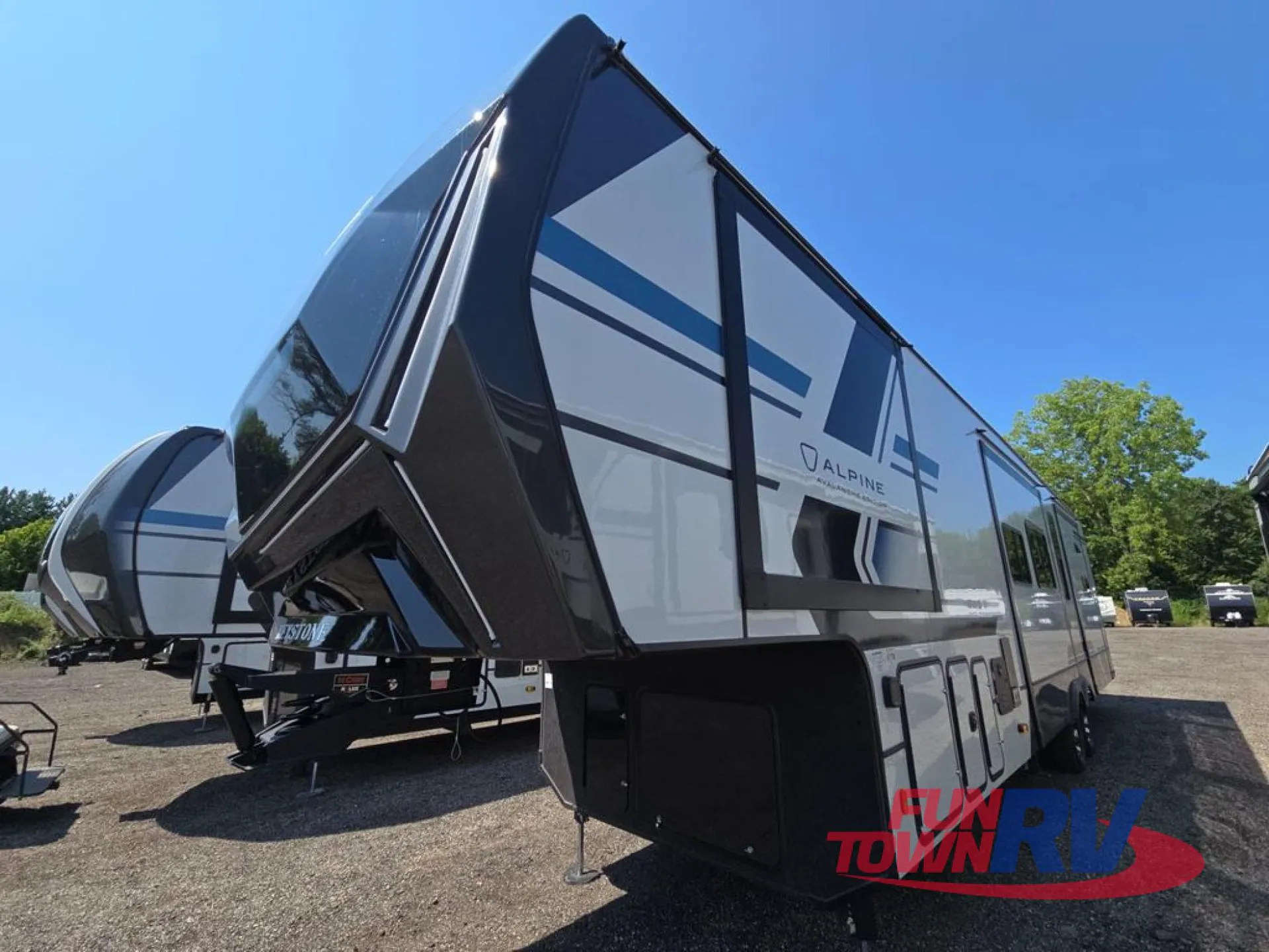 2026 Keystone Alpine Avalanche Edition 366LS - Photo 4