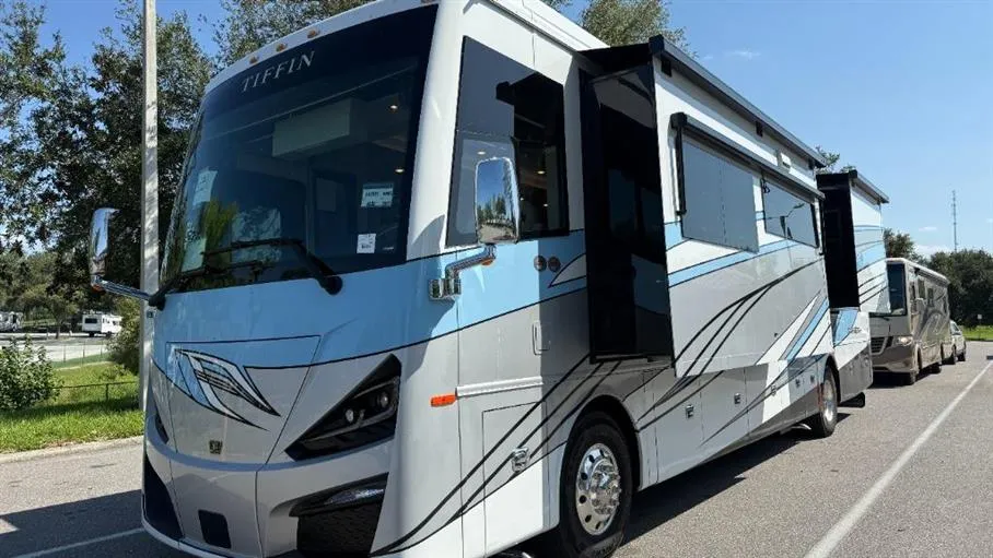 2027 Tiffin Phaeton 40 IH - Photo 4