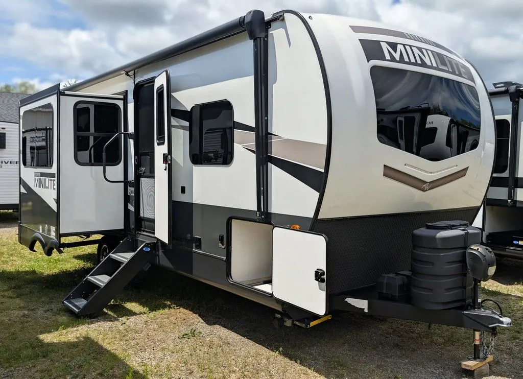 2025 Forest River Rockwood Mini Lite 2518S - Photo 2