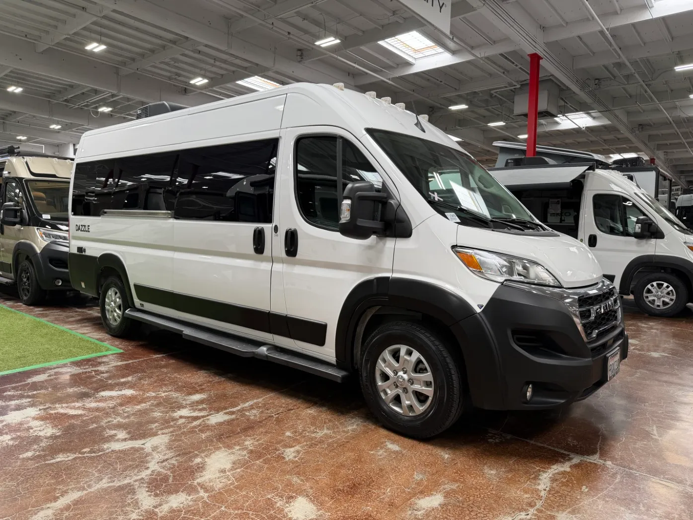 2024 Thor Motor Coach Dazzle 2AB - Photo 2